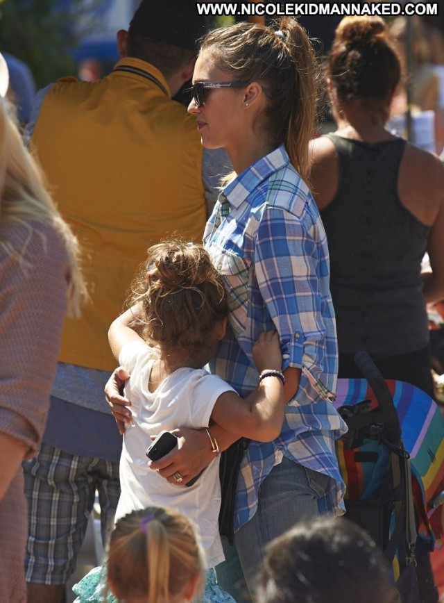 Jessica Alba Farmers Market Posing Hot Babe Beautiful High Resolution