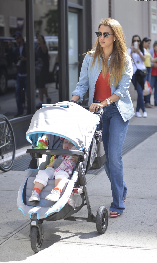 Jessica Alba New York Posing Hot Candids Park Babe High Resolution