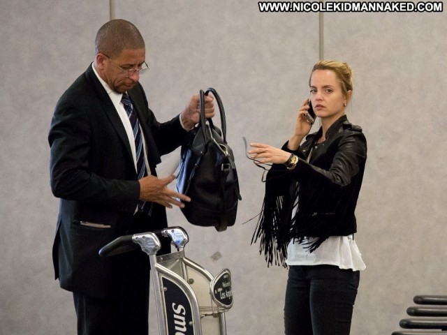 Mena Suvari Lax Airport Babe High Resolution Posing Hot Celebrity