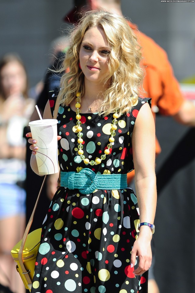 Annasophia Robb The Carrie Diaries  Celebrity Posing Hot Candids High