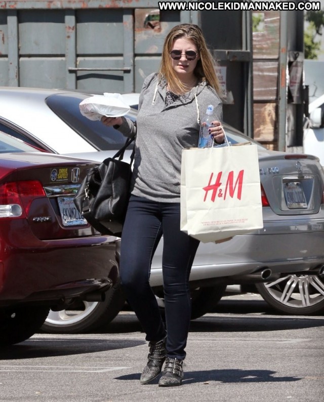 Mischa Barton Shopping Babe High Resolution Celebrity Shopping Posing