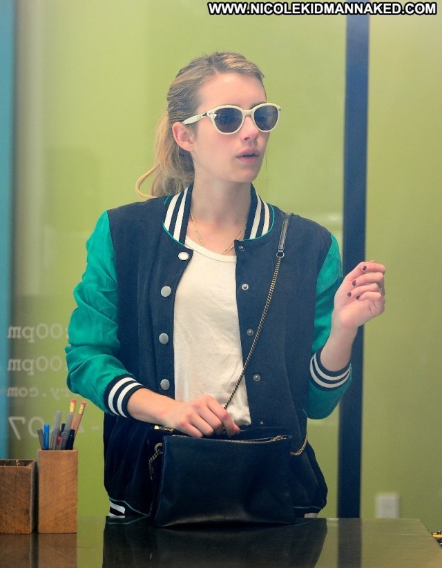 Emma Roberts Shopping  Babe Posing Hot Celebrity High Resolution
