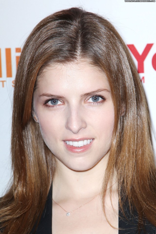 Anna Kendrick New York Posing Hot High Resolution New York Beautiful