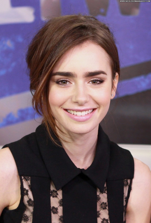 Lily Collins Los Angeles Babe Celebrity Hollywood Posing Hot High