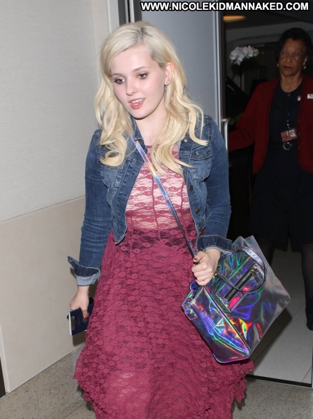 Abigail Breslin Lax Airport Babe High Resolution Posing Hot Celebrity