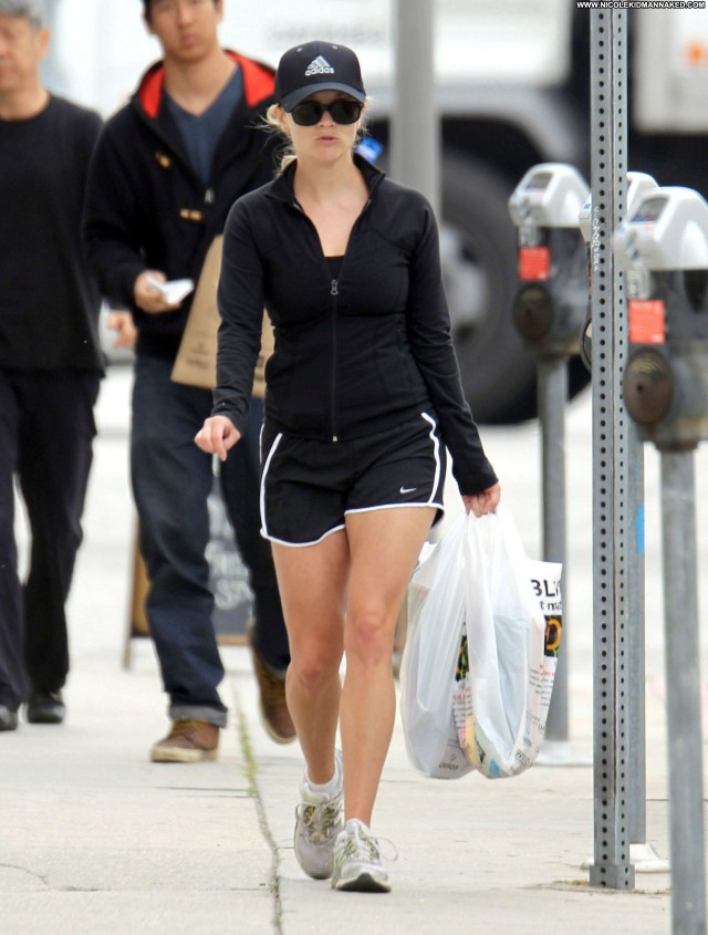 Reese Witherspoon Shopping Beautiful Posing Hot High Resolution