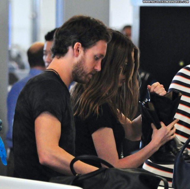 Anne Hathaway Lax Airport Beautiful Babe Posing Hot High Resolution