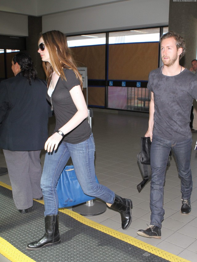 Anne Hathaway Lax Airport Lax Airport Celebrity Posing Hot High