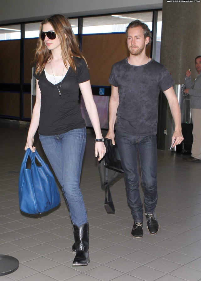 Anne Hathaway Lax Airport Celebrity Beautiful Lax Airport Posing Hot
