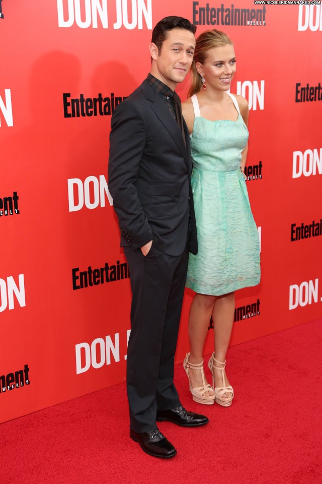 Scarlett Johansson New York Celebrity Beautiful Babe Posing Hot High