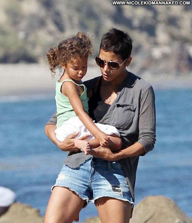 Halle Berry No Source  Babe Celebrity Malibu Beach Beautiful High