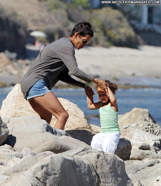 Halle Berry Beach Beautiful Posing Hot Celebrity Babe Malibu High