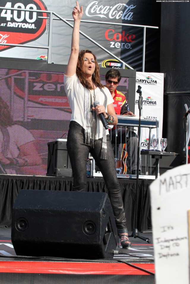 Martina Mcbride Celebrity Celebrity Beautiful Posing Hot High