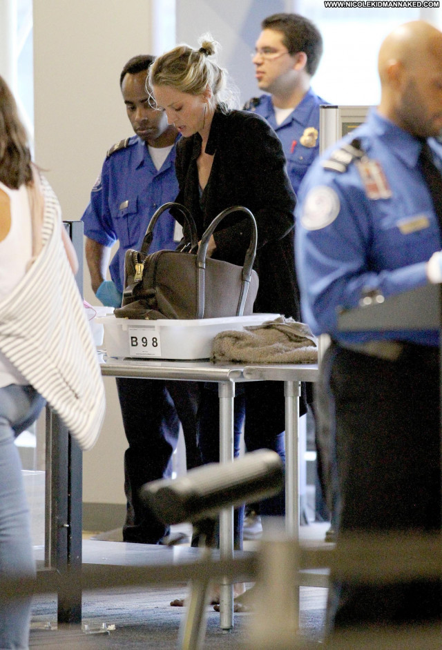 Uma Thurman Lax Airport Posing Hot High Resolution Babe Beautiful