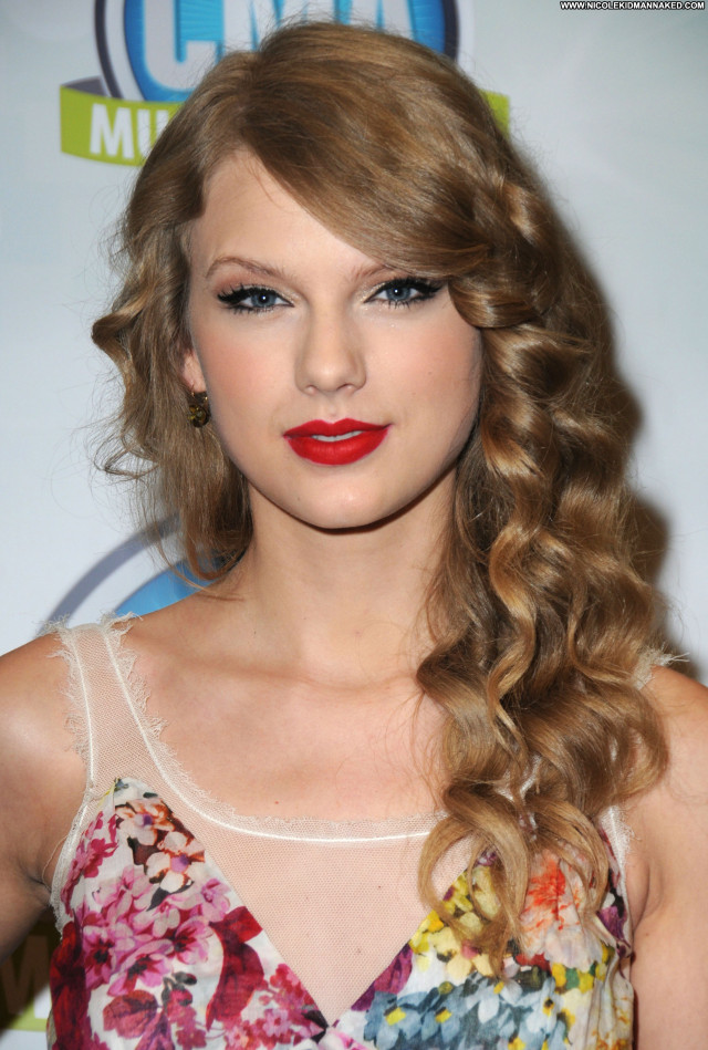 Taylor Swift Nashville Celebrity Posing Hot Beautiful Babe High