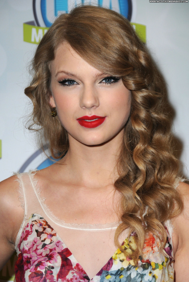 Taylor Swift Nashville Beautiful Babe Posing Hot Celebrity High