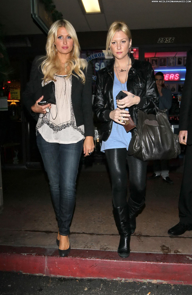 Paris Hilton No Source Beautiful Celebrity Restaurant Posing Hot Babe