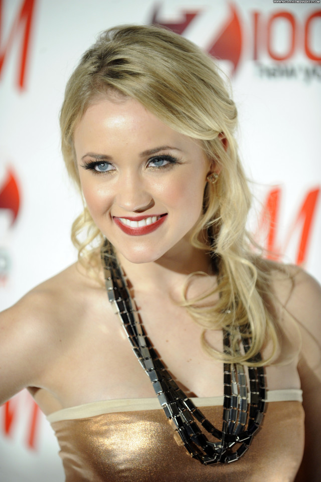 Emily Osment New York Beautiful Babe Celebrity Posing Hot High