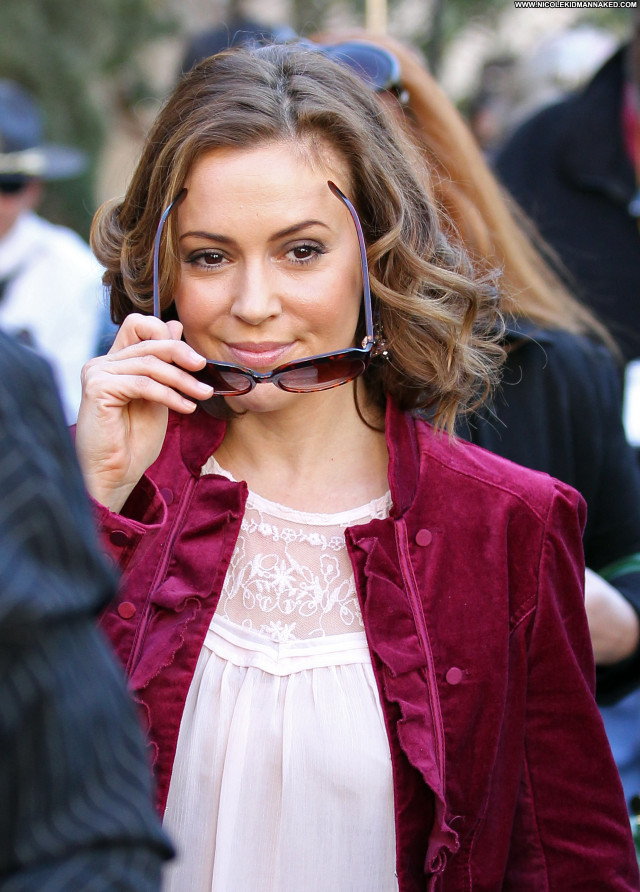 Alyssa Milano The Grove In La Beautiful High Resolution Celebrity