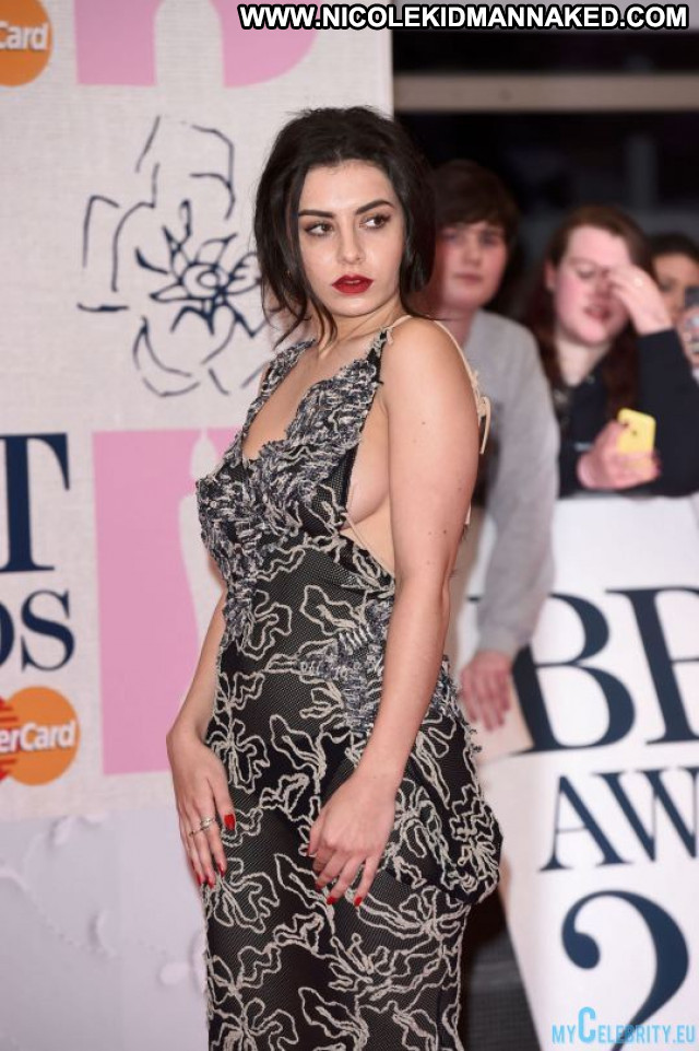 Charli Xcx Brit Awards Celebrity Awards Uk Beautiful Sideboob Posing