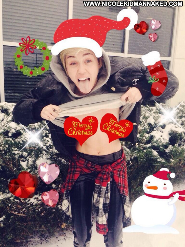 Miley Cyrus Twitter Babe Christmas Usa Beautiful Posing Hot