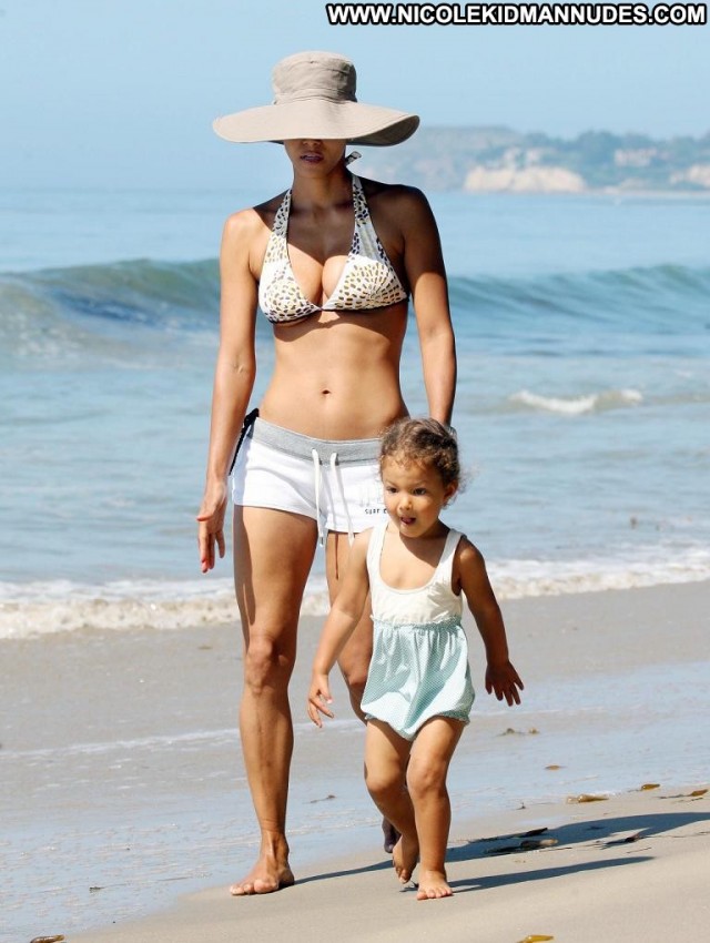 Halle Berry The Beach Beautiful Beach Shorts Short Shorts Babe