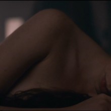 Sexy Freya Mavor Nude – L’Empereur De Paris